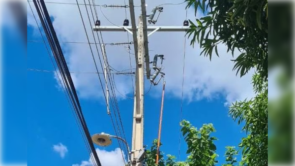 Albañil muere electrocutado tras tocar cable de alta tensión