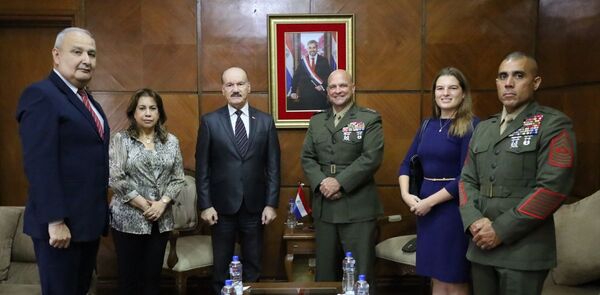 David Bellon, el comandante de Infanter铆a de Marina Sur de EEUU llega a Paraguay en visita oficial - Revista PLUS