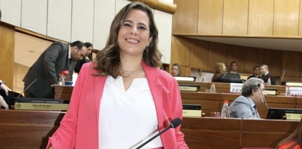 Kattya González anuncia que solicitarán la renuncia de Hernán Rivas del JEM
