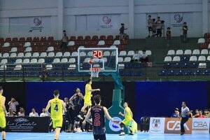 Colonos superan a rayaditos en duelo de invictos