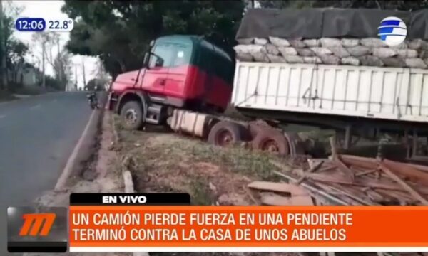 Camión derribó la casa de unos abuelos | Telefuturo