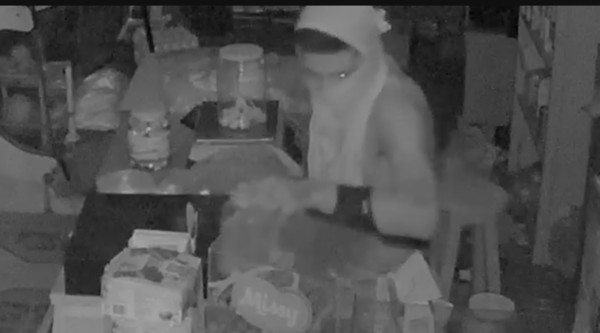 Delincuente ingresa a un mini mercado y se alza con dinero en efectivo