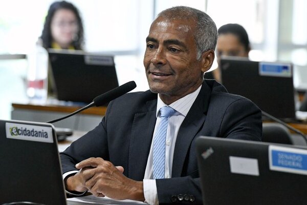 Romário es dado de alta tras 14 días en el hospital