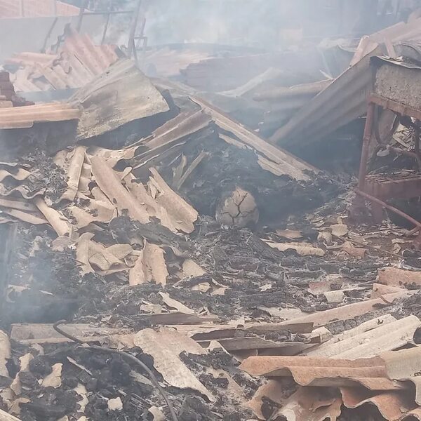 Hombre muere calcinado en incendio de vivienda - ABC en el Este - ABC Color