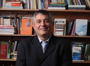 Diario HOY | Luis Ramírez apunta a la infraestructura en escuelas y a la lectoescritura