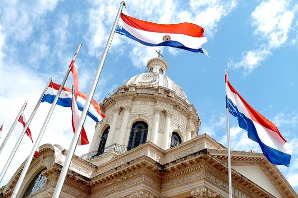 CAF realiza su primera emisión de bonos en Paraguay