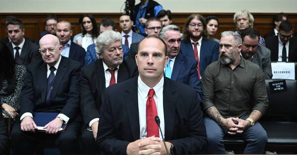La Nación / Ovnis existen y ocultan información, dice exfuncionario de inteligencia al Congreso de EE. UU.