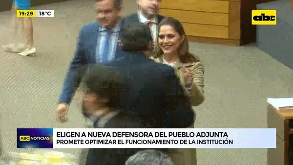 Video: Natalia Sosa es nombrada defensora del pueblo adjunta - ABC Noticias - ABC Color