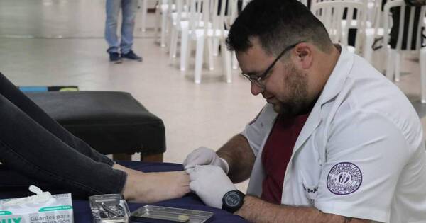 La Nación / Ofrecen atención gratuita de afecciones de los pies