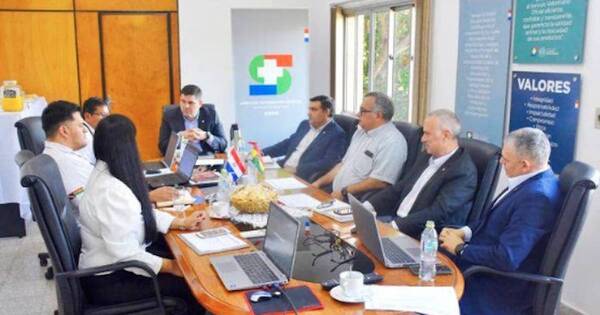 La Nación / Técnicos recorren laboratorios y ganaderas