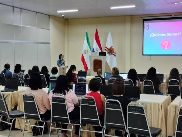EVENTO DE FORMACIÓN “MUJERES PROGRAMANDO” SE DESARROLLÓ CON ÉXITO EN LA GOBERNACIÓN