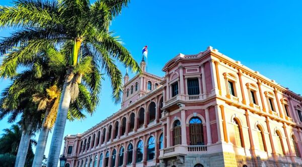 Suman mandatarios para asunción al mando de Santiago Peña