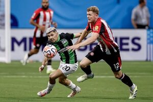 Julio Enciso: choque, susto y reemplazo en el 2-0 a Brentford - Fútbol Internacional - ABC Color