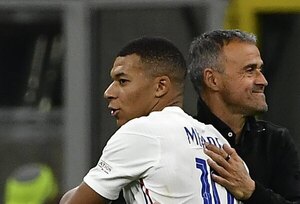 Versus / Configurar un ataque sin Mbappé, primer reto para Luis Enrique en el PSG