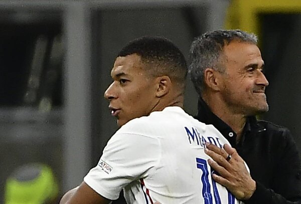 Versus / Configurar un ataque sin Mbappé, primer reto para Luis Enrique en el PSG