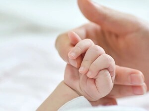 Fallece uno de los siameses en cirugía de separación - trece