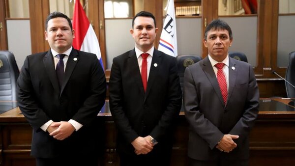 Aumenta presión de quienes piden renuncia de Rivas y cartismo resiste