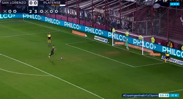 Versus / ¡Saltito incluido! Adam Bareiro emula a Alejandro Silva en la Copa Argentina