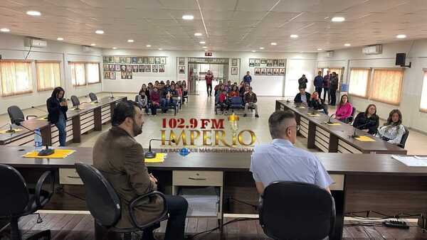 Municipalidad entregó contratos de arrendamiento a 34 familias de la fracción San Francisco - Radio Imperio
