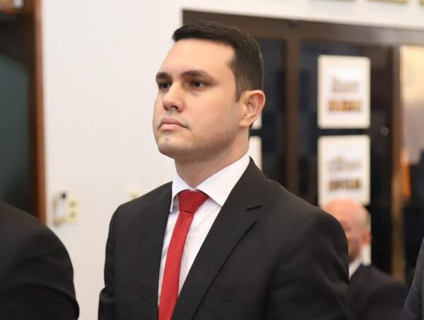 Senado: presentan proyecto para pedir renuncia de Hernán Rivas al JEM · Radio Monumental 1080 AM