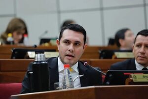 Aplanadora colorada y satélites salvan a Rivas y solo 13 senadores piden que renuncie al JEM - Política - ABC Color