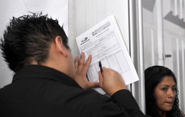 La tasa de desempleo en México baja al 2,7 % en junio - MarketData