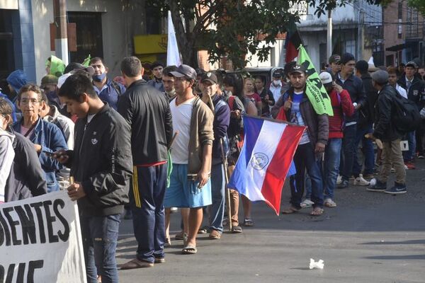 Labriegos vuelven a Asunción para protestar