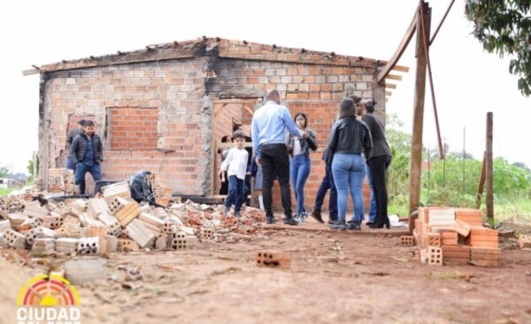 Familia afectada por incendio de su vivienda recibió asistencia