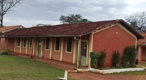 Instituciones educativas siguen funcionando con aulas en mal estado - Nacionales - ABC Color