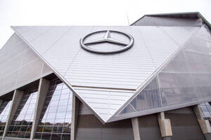 Hasta junio de 2023, Mercedes-Benz gana 7.652 millones de euros, un 13% m谩s que el a帽o anterior - Revista PLUS