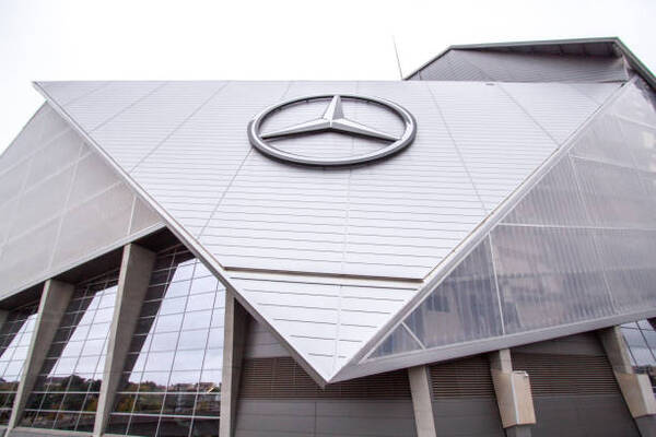 Hasta junio de 2023, Mercedes-Benz gana 7.652 millones de euros, un 13% m谩s que el a帽o anterior - Revista PLUS