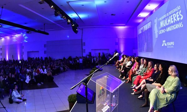 Primer encuentro de integración de mujeres latinoamericanas reunió a miles en Foz