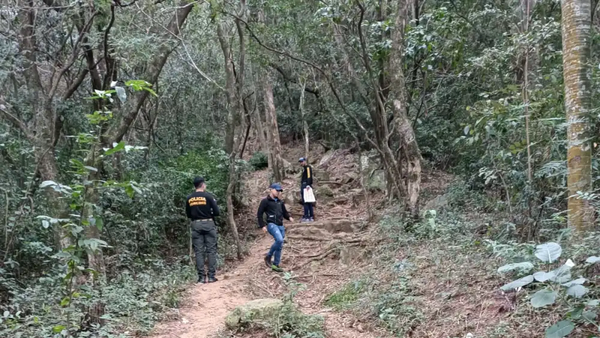 Mujer vio cadáver en el cerro hace casi un mes: “Es como que se le tiró nafta” - Noticiero Paraguay