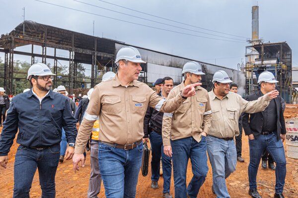 Presidente Abdo verificó avances del nuevo molino en planta de Petropar - .::Agencia IP::.