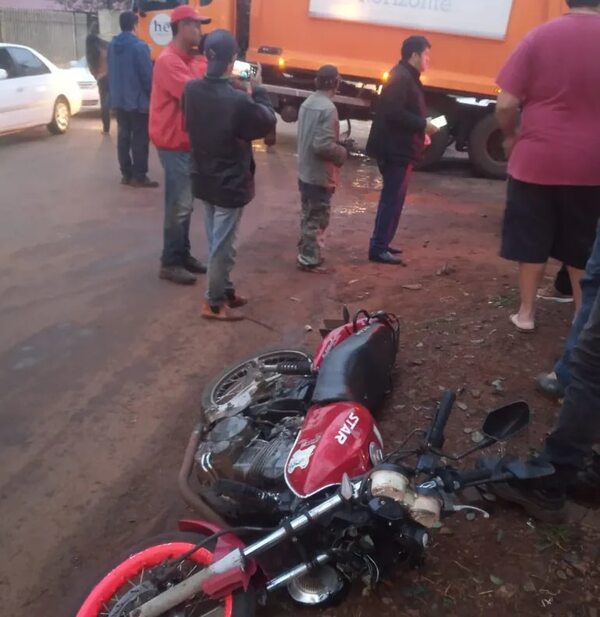 Choque entre moto y camión deja dos lesionados - ABC en el Este - ABC Color