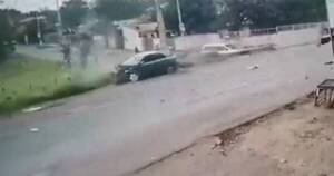 La Nación / Colectivo impactó brutalmente contra un automóvil en Villa Elisa