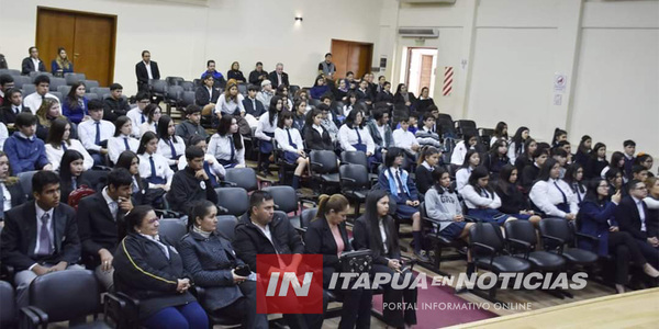 JUSTICIA ELECTORAL ENTREGÓ RECONOCIMIENTOS A ALUMNOS DE ENCARNACIÓN - Itapúa Noticias
