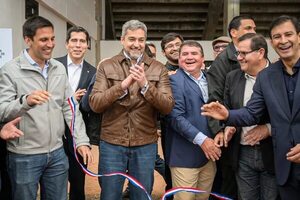 Beto Ovelar prefiere inaugurar estadio antes que presidir sesión del Senado - Política - ABC Color