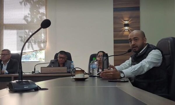 Secretario General busca nuevamente cajonear expediente de heredera de excombatiente