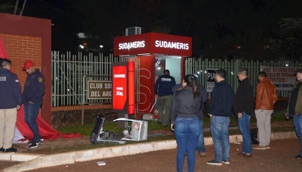 Diario HOY | Ladrones arrancaron un cajero automático y burlaron a policías