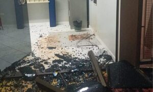 A metros de la comisaría, arrancan cajero en Cedrales