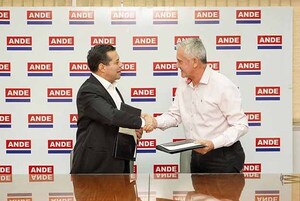 Nelson Cano firma convenio con la Ande para mejorar servicio en Hernandarias | DIARIO PRIMERA PLANA