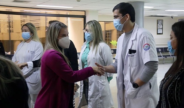 Visita parlamentaria al Hospital geriátrico del IPS