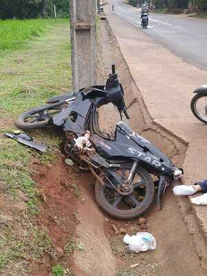 Grave accidente de tránsito: motocicleta choca contra camioneta