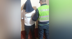 Diario HOY | Harto por adelantamientos en el puente, quemó cubiertas y quedó detenido