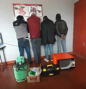 Policía aprehende a cuatro personas y recupera objetos hurtados en Arroyo Porá