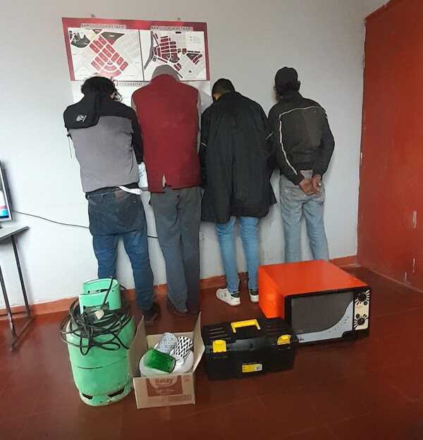 Policía aprehende a cuatro personas y recupera objetos hurtados en Arroyo Porá