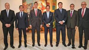 Importante reunión de “Santi” con empresarios rapai para atraer inversiones al país
