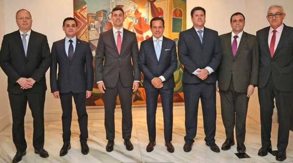 Importante reunión de “Santi” con empresarios rapai para atraer inversiones al país
