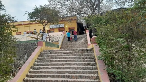 Con rubro de Fonacide construyen cercos perimetrales en escuelas de Fuerte Olimpo - Noticias del Chaco - ABC Color
